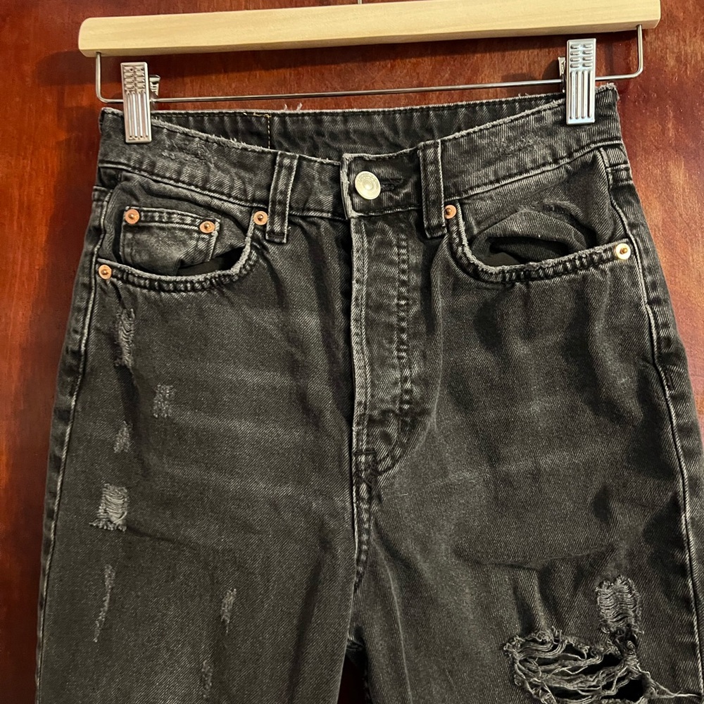 DIVIDED Distressed Jeans!